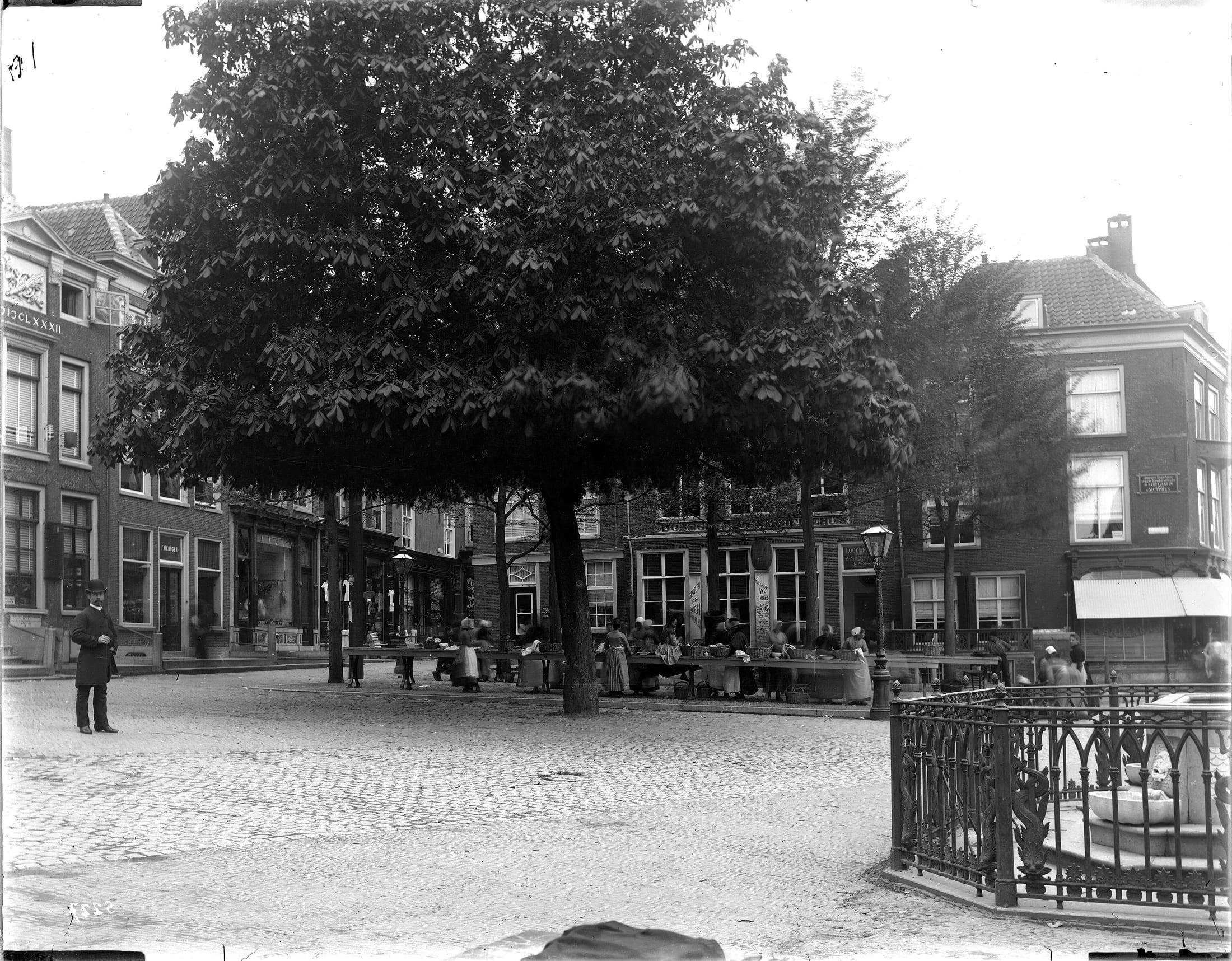 Marktdagen in Leiden: woensdag, zaterdag en Schaapsvishandel · Leiden